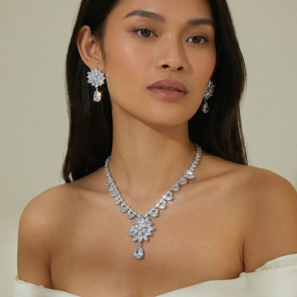 Women's 3A Zircon Water Drop Pendant Necklace Electroplated Collarbone Necklace